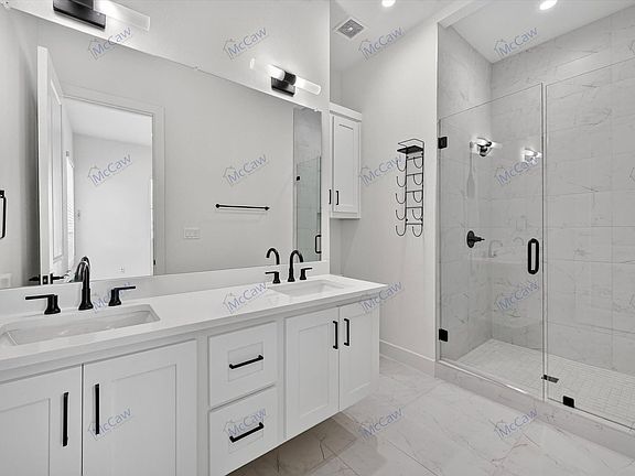 3rd image of 131 Thornton St