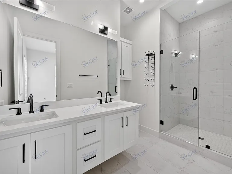 131 Thornton St — Photo 8