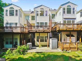 3802 Koval Ln, Woodbridge, VA 22192