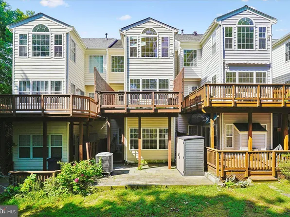 3802 Koval Ln, Woodbridge, VA 22192