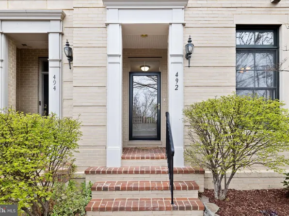 492 Harbor Side St, Woodbridge, VA 22191