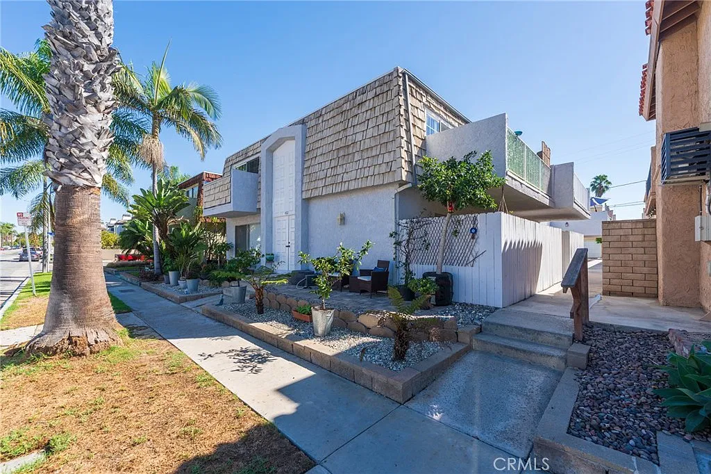 2 bed, 1.5 bath, 1200 sqft, $3,895 — Photo 1