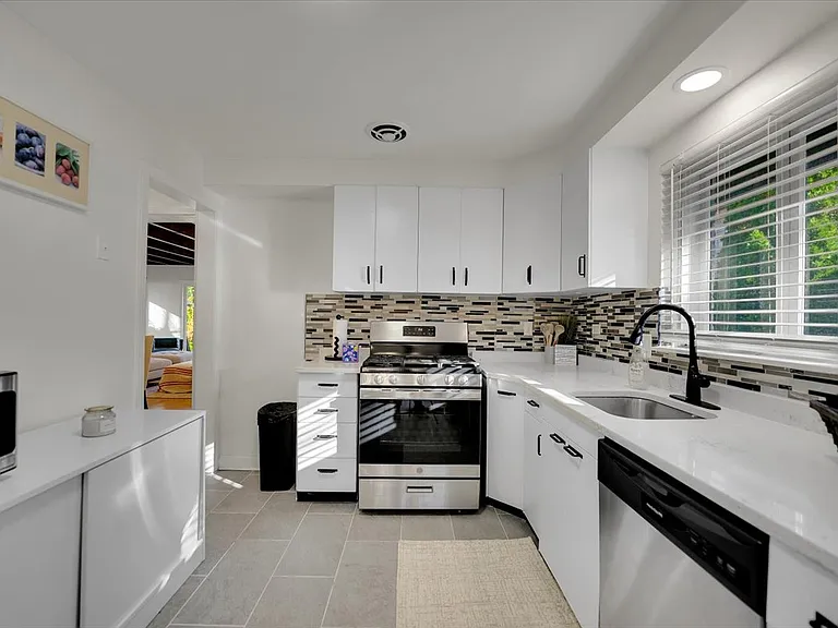 1317 Ferndale Ave — Photo 5