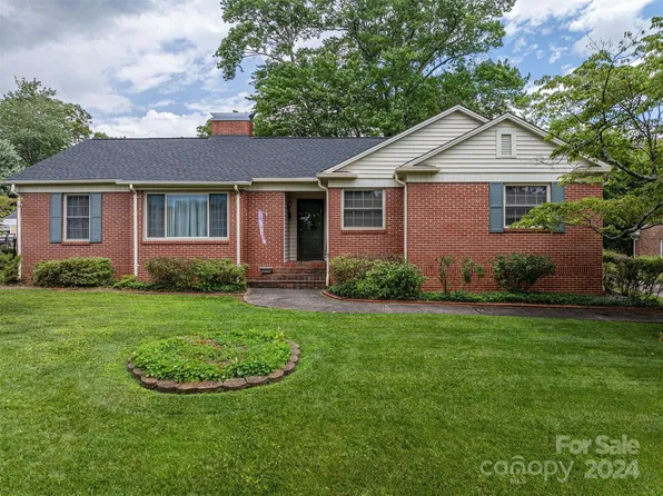536 1st St NW, Hickory, NC 28601