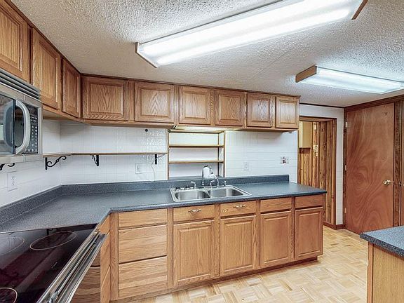 3rd image of 320 River Bend Dr