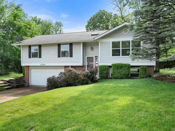 1541 Grant Rd, Saint Louis, MO 63119