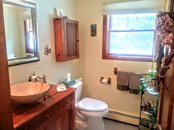Ist floor updated bath