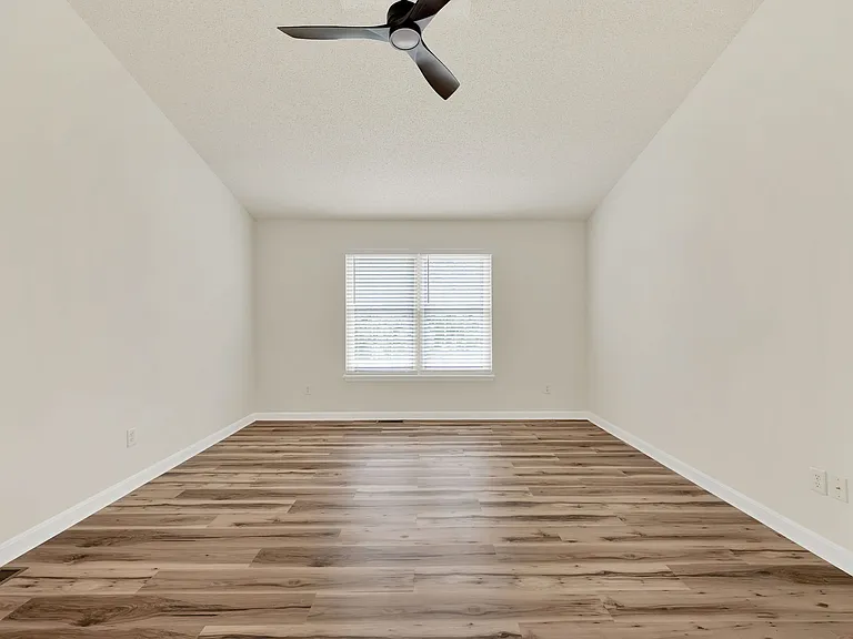 270 Oaknoll Ave — Photo 10