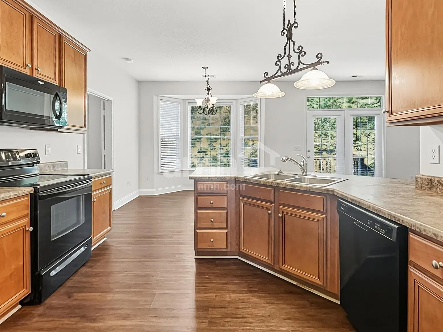 4 bed, 2.0 bath, 1970 sqft, $2,170 — Photo 3