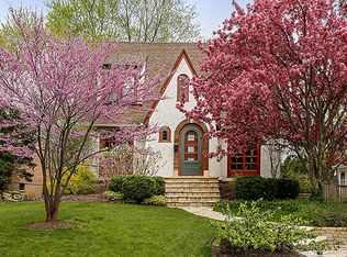 201 Crest Rd, Glen Ellyn, IL 60137