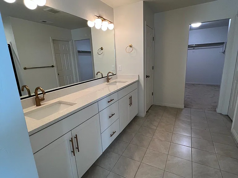 2025 W 900 N — Photo 23