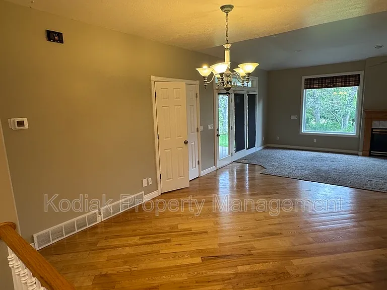 1673 E Webb Way — Photo 15
