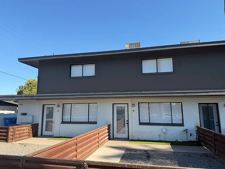 901 E Claremont St — Photo 17