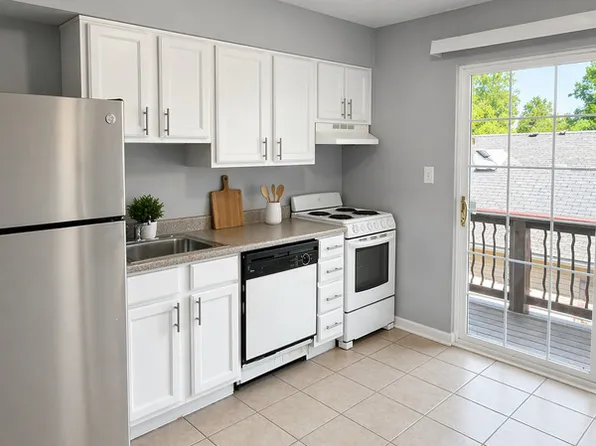 401 N Main St APT 6A, Franklin, IN 46131