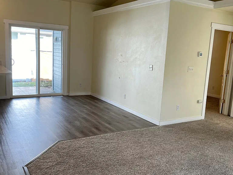 415 Augustina Ct — Photo 4