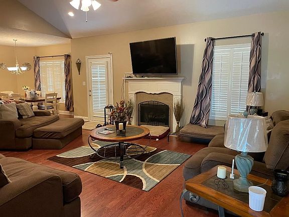 4th image of 821 Brownstone Way