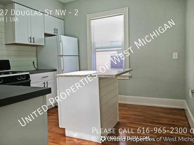 827 Douglas St NW #2 — Photo 2