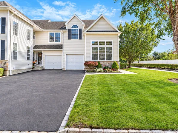 1 Grand Canyon Court, Bohemia, NY 11716