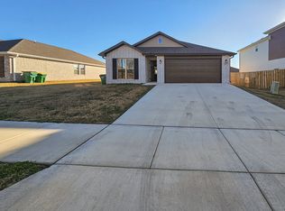 2091 Bluebonnet Ln, Centerton, AR 72719
