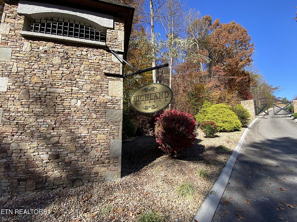 2nd image of 325 Enclave Way