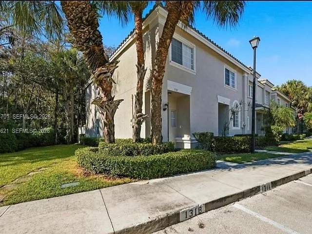 5703 NW 48th Ave