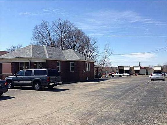 3rd image of 5919 N Dixie Dr
