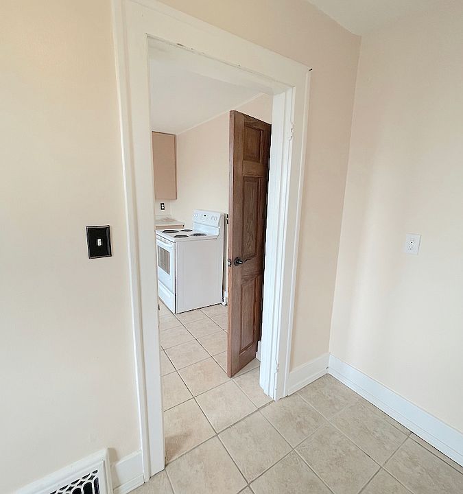 1st image of 892 Louis Ave #892