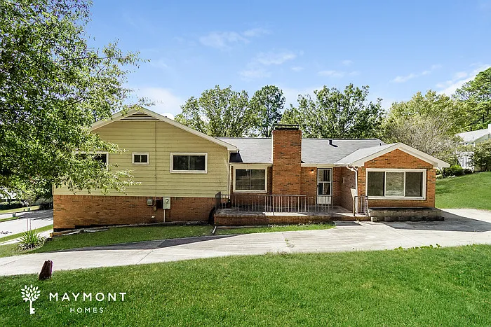 705 Waverly Ln — Photo 12