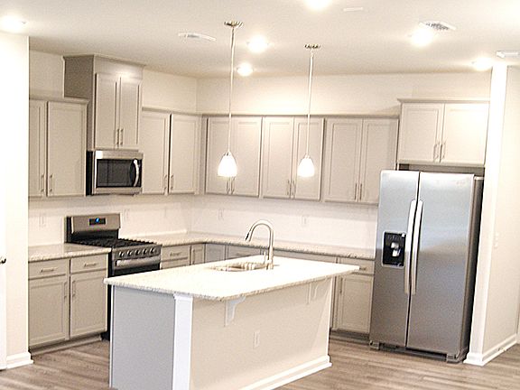 5th image of 295 Glenmore Gardens Rd