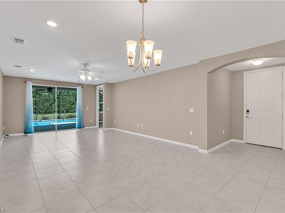 5th image of 14695 Edgewater CIR