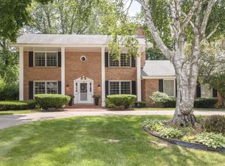 18385 Heathway Ln, Brookfield, WI 53045