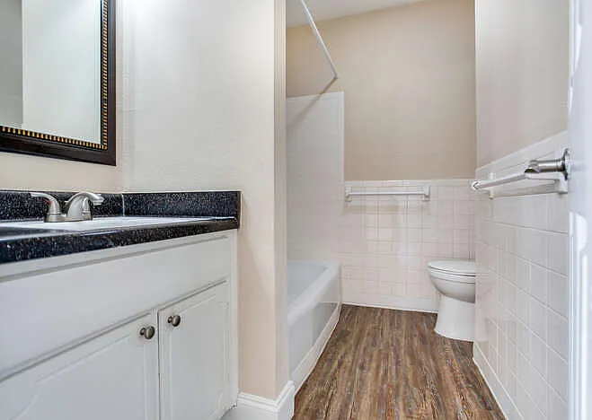 Chateau Apartments — Photo 47