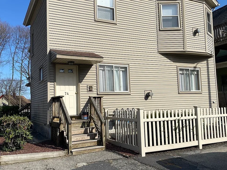 74 Lakewood St #2L