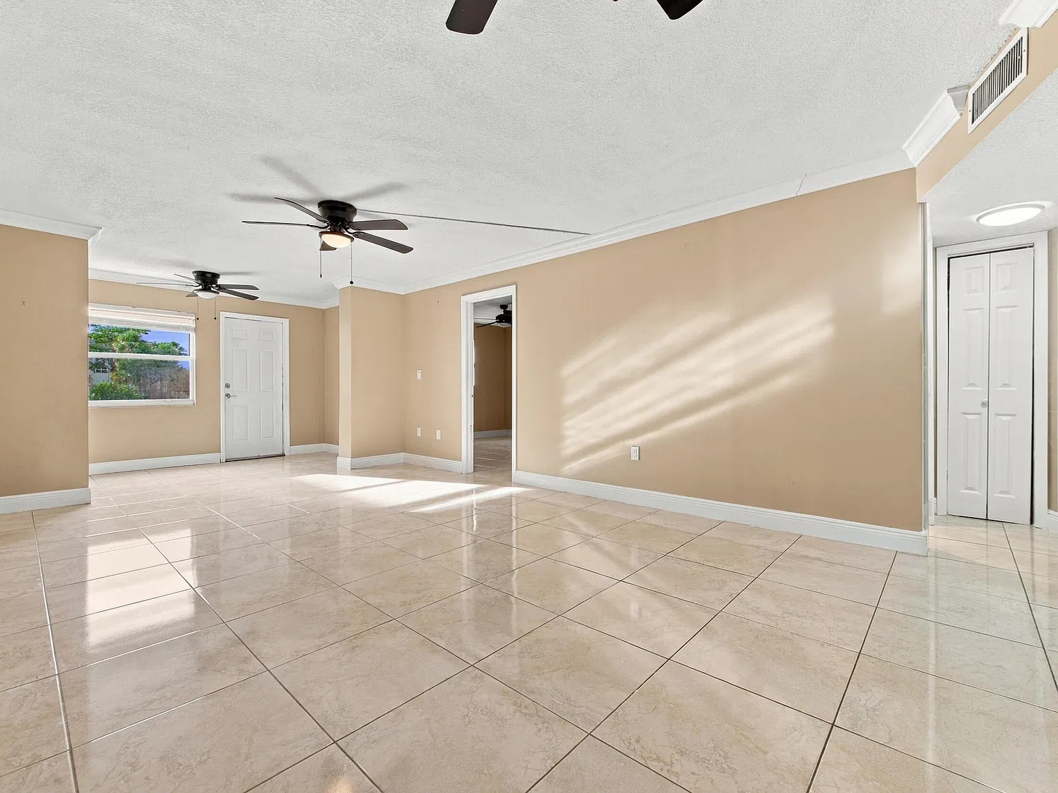 8285 Sunrise Lakes Blvd — Photo 4