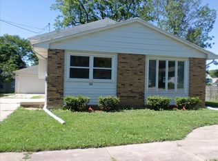 906 Ohio Ave, St Charles, IL 60174