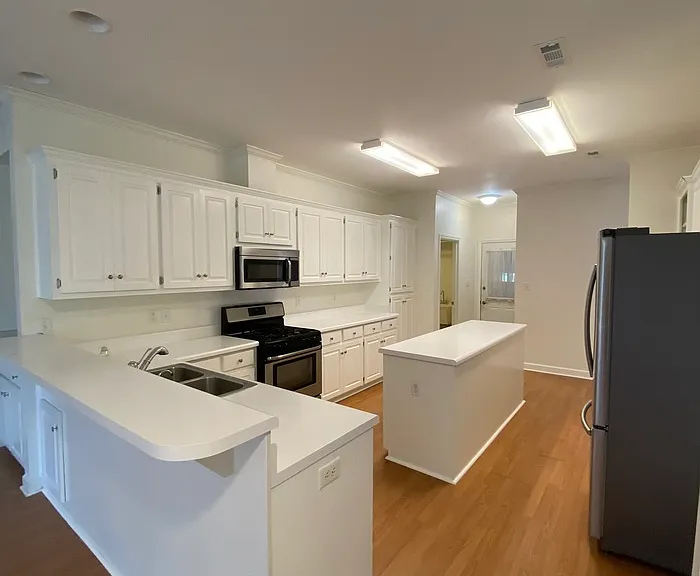 4545 Reigate Ct — Photo 6