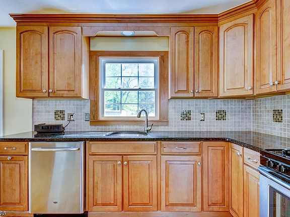 4th image of 650 Bellerive Ct