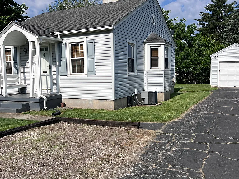 804 Stanley St — Photo 2