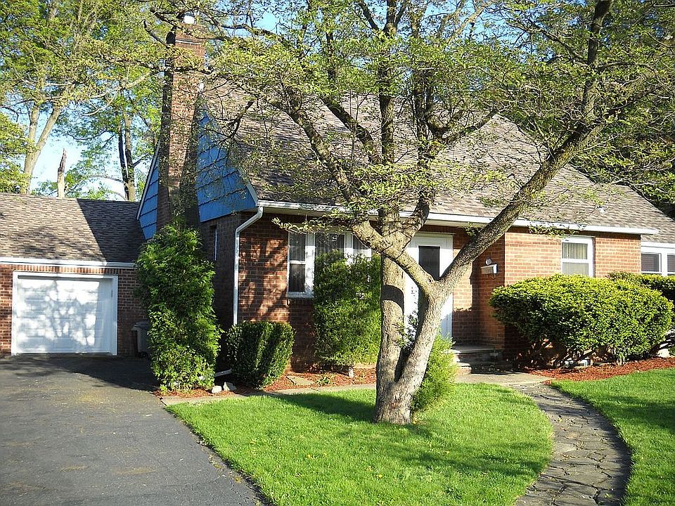 Exterior (Front) Curb View