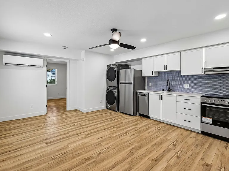 The Crest |NEWLY Renovated Studios, Lofts, 1, 2 & 3 Bedroom Homes Near the Beach — Photo 49