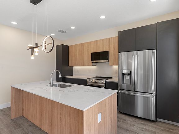 5th image of 8403 Modano Pl #8403