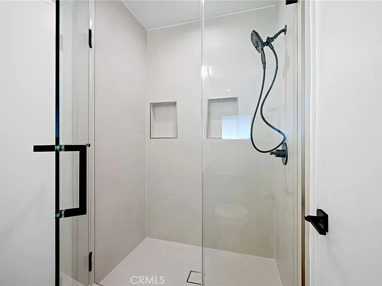 10404 Leolang Ave — Photo 16