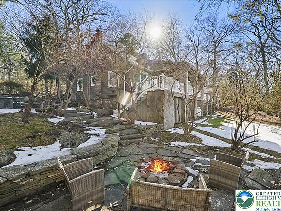 5th image of 2135 Laurel Rd