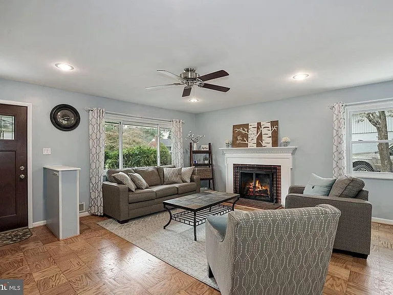 7717 Royston St — Photo 10