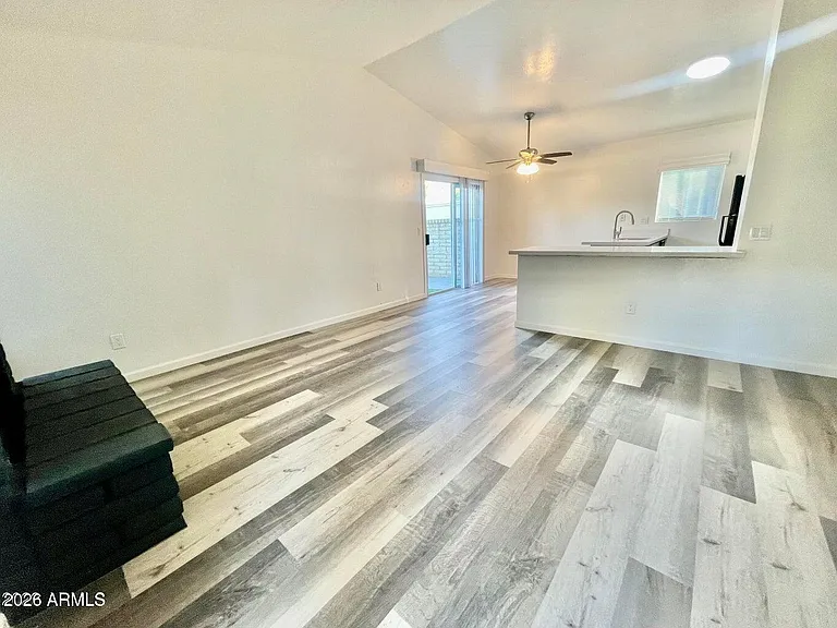 32 W Loma Vista Dr #102 — Photo 3