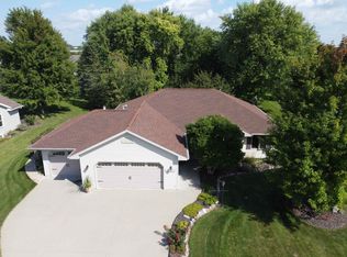 N1230 Bobwhite Dr, Greenville, WI 54942