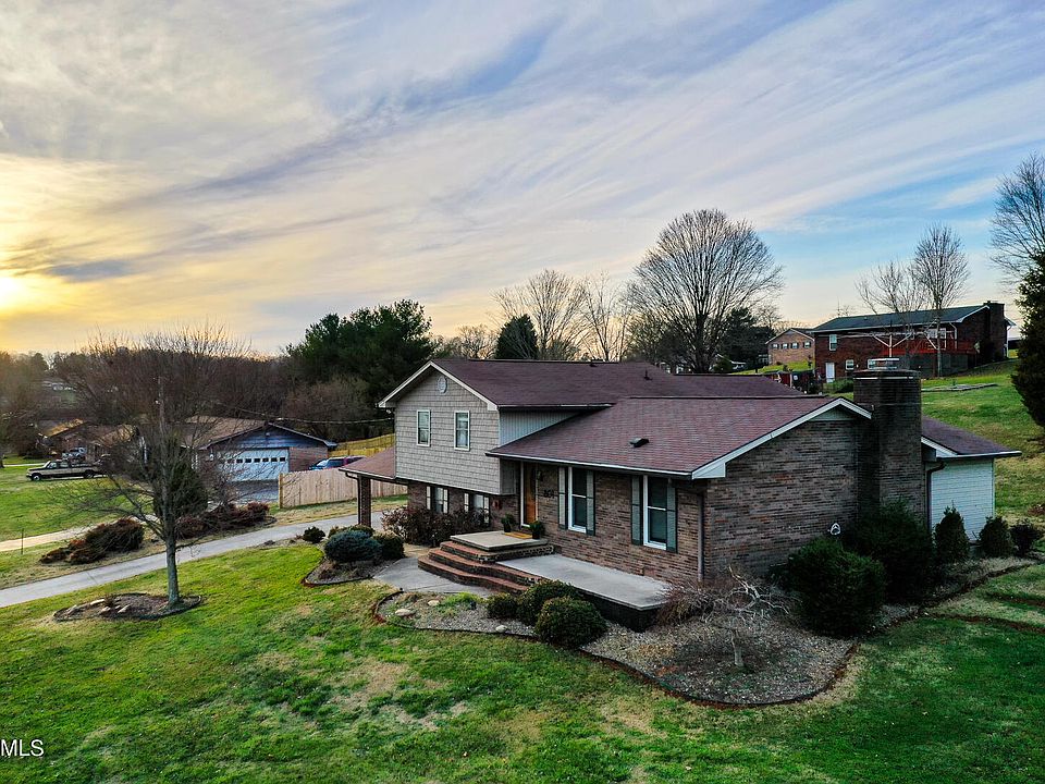 1st image of 801 Avery Cir