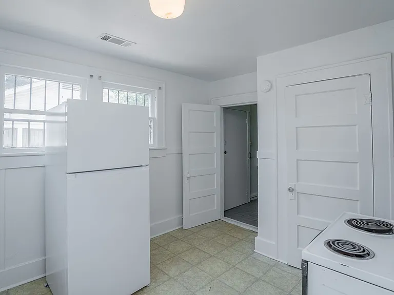 1018 Lewis St — Photo 16