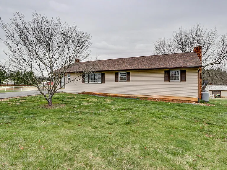 4295 Everett Rd — Photo 1