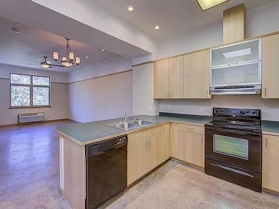 2205 Ashland St — Photo 13